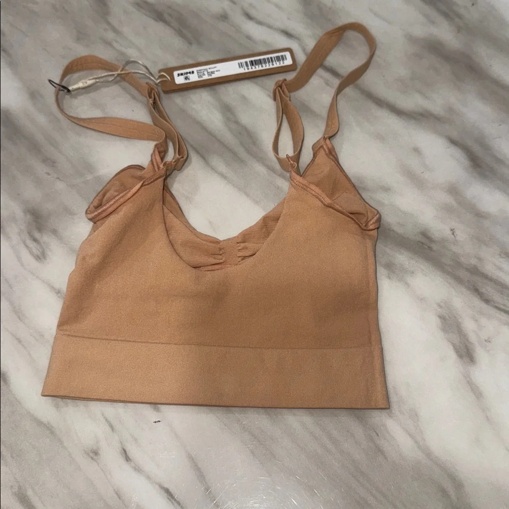 SKIMS Tan every day sculpting bralette size xxs and skims thong size smashes